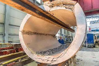 Vertical compression test on a reinforced-concrete pipe